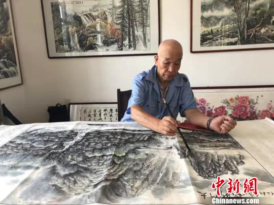 从火车司炉工到“高铁画家”老铁路人见证中国铁路变迁