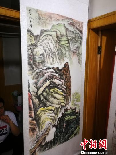 杜府仁的作品《复兴之路》。 李晓伟 摄 杜府仁的作品《复兴之路》。 李晓伟 摄