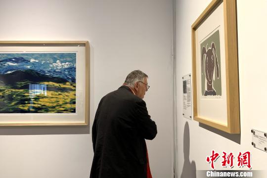 德国观众现场参展。 李佩珊 摄 德国观众现场参展。 李佩珊 摄
