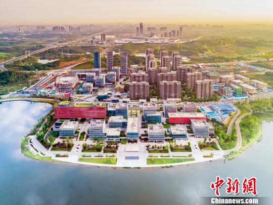 图为天府新区新经济产业园。 钟欣 摄 图为天府新区新经济产业园。 钟欣 摄